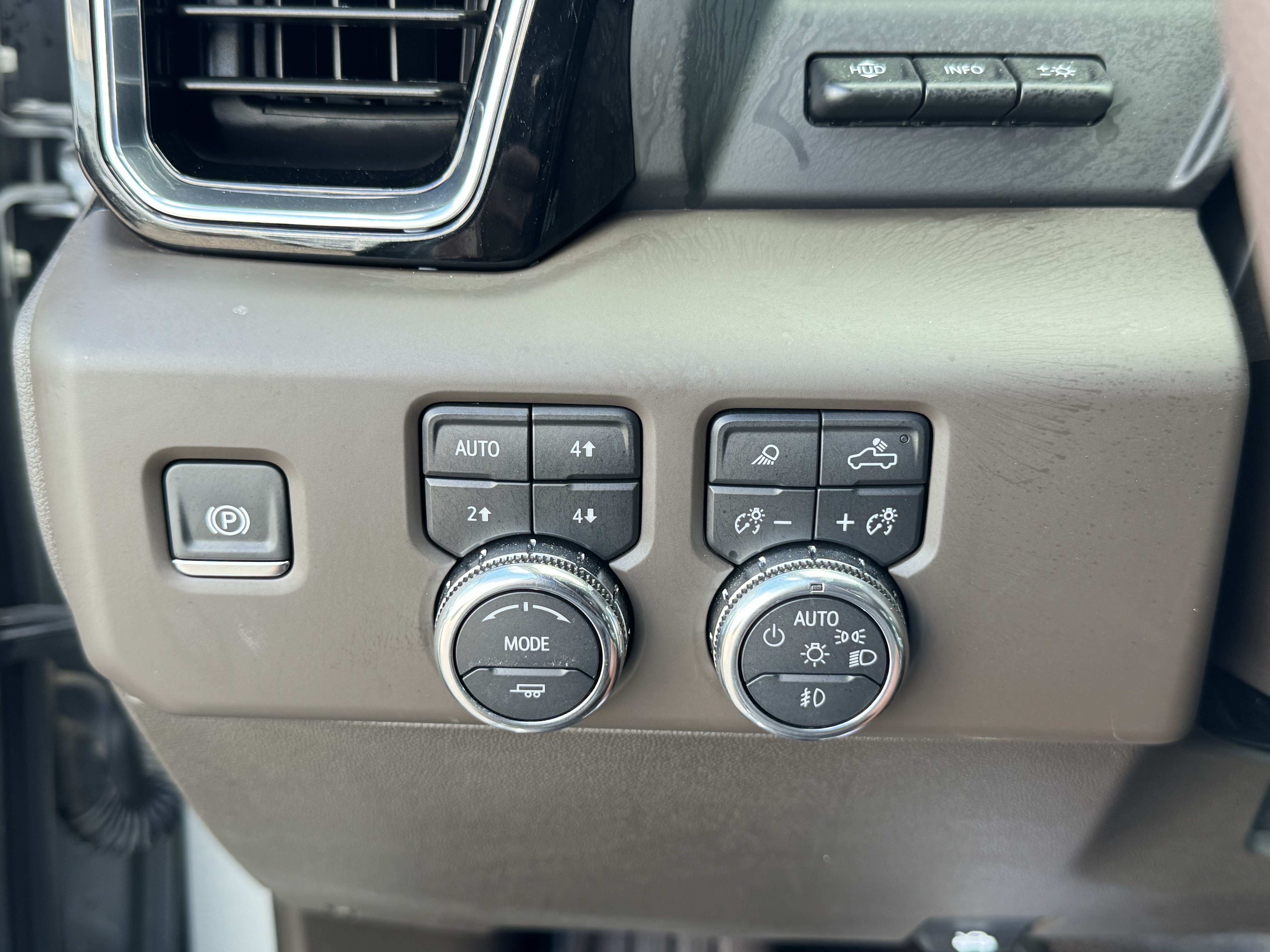 Used 2025 GMC Sierra 2500 Denali w/ Denali Reserve Package AWD/4WD image 15