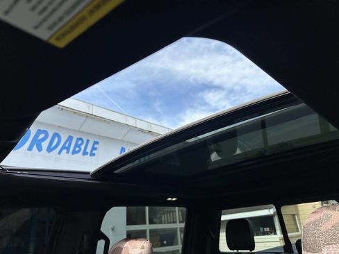 Used 2020 Ford F150 Lariat image 16