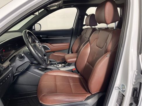 Used 2023 Kia Telluride EX w/ EX Captain's Chair Package image 13