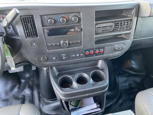 Used 2014 Chevrolet Express 2500 image 13