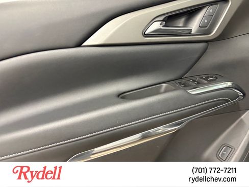 Used 2025 Chevrolet Traverse LT w/ Sun and Wheel Package image 11