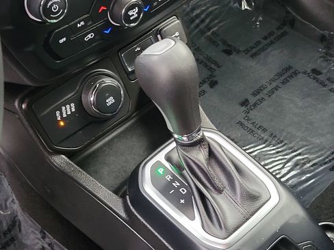 Used 2023 Jeep Renegade Latitude image 9