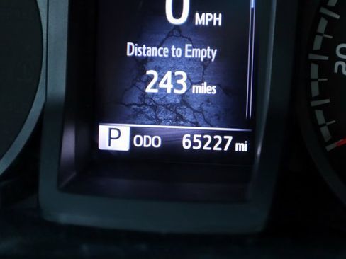 Used 2022 Toyota Tacoma TRD Off-Road image 35