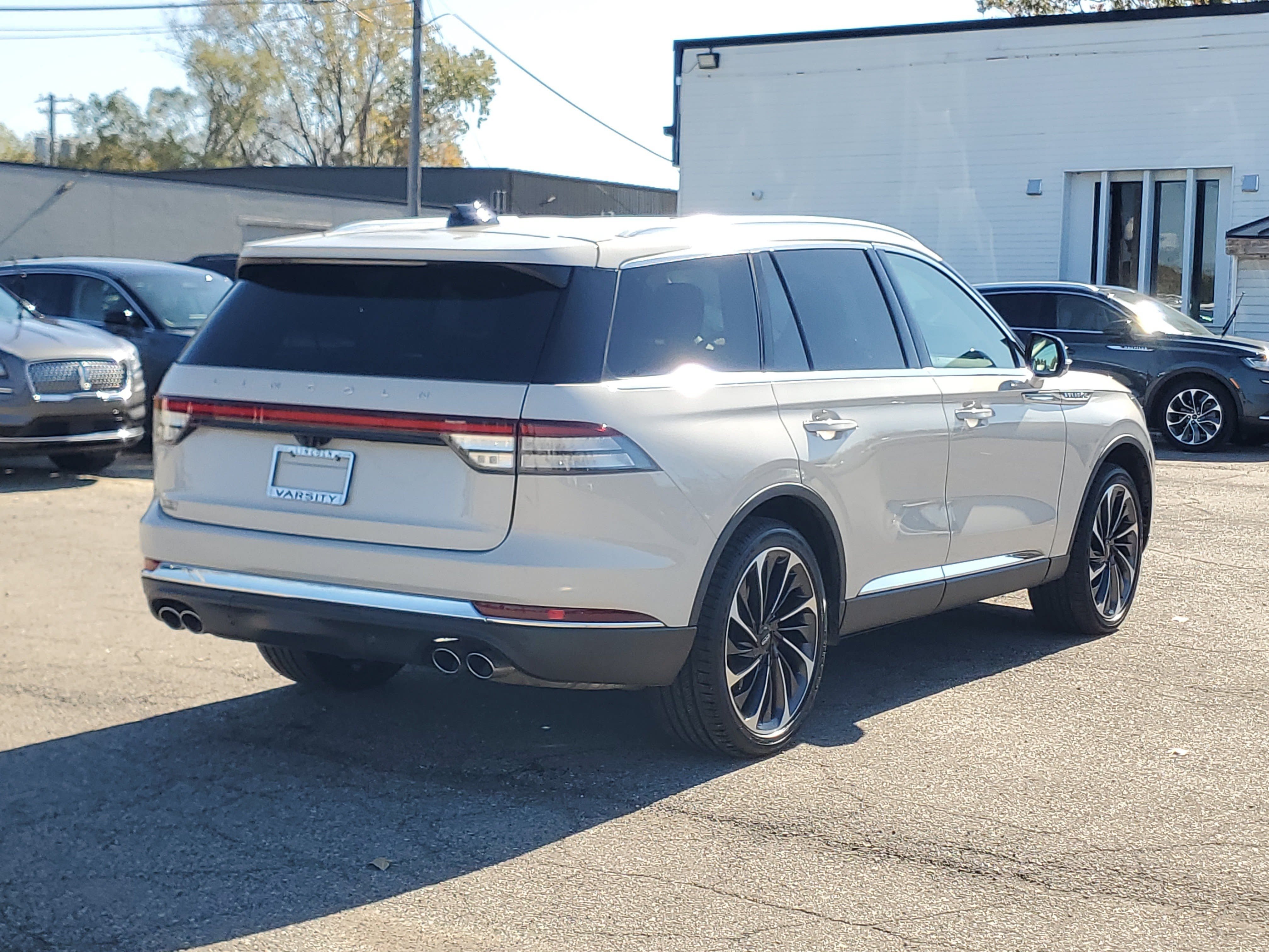 Used 2025 Lincoln Aviator Reserve w/ Equipment Group 201A AWD/4WD image 6