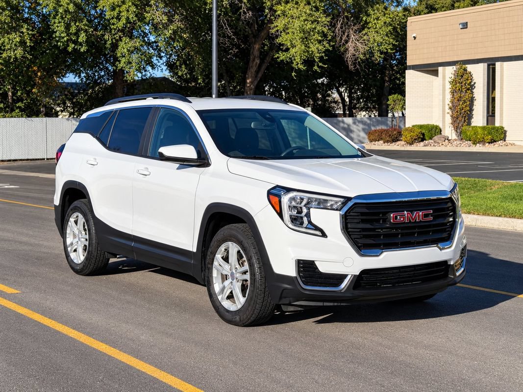 Used 2022 GMC Terrain SLE w/ Driver Convenience Package AWD/4WD image 1