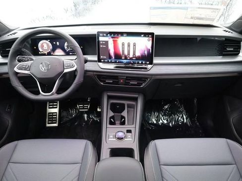 New 2026 Volkswagen Tiguan SE R-Line image 23