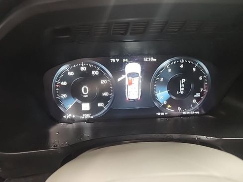 Used 2018 Volvo XC90 T6 Momentum w/ Convenience Package image 10