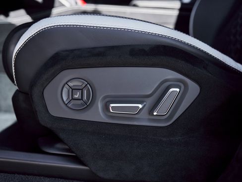 Used 2024 Lamborghini Urus Performante image 45