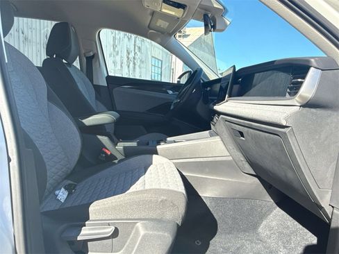 Used 2025 Volkswagen Tiguan S image 15