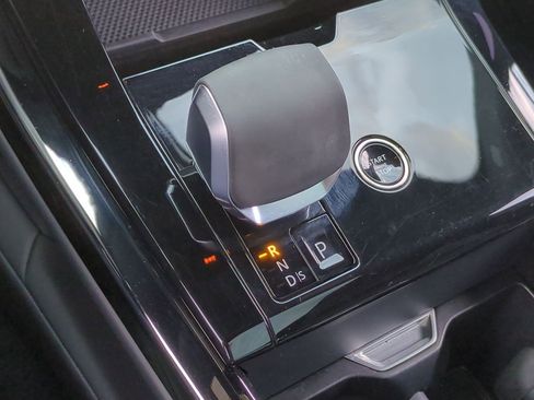 Used 2024 Land Rover Range Rover Sport SE image 18