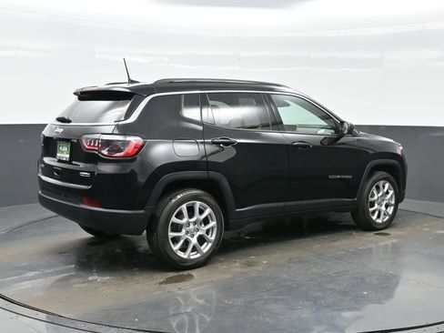 Used 2022 Jeep Compass Latitude image 6