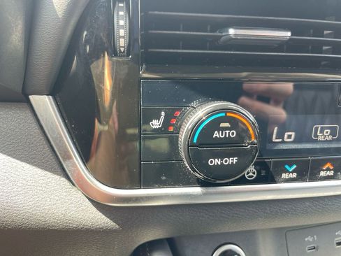 Used 2021 Nissan Rogue Platinum image 24