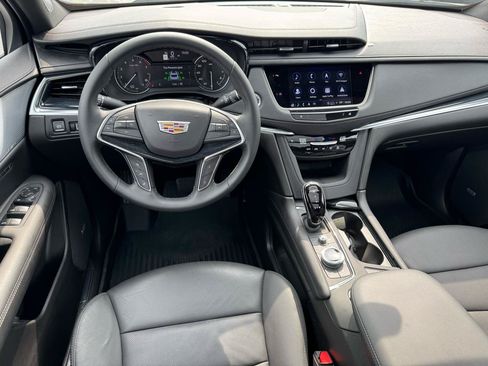 Used 2025 Cadillac XT5 Premium Luxury w/ LPO, Floor Liner Package AWD/4WD image 10