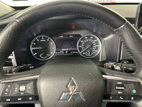 Used 2024 Mitsubishi Outlander SE image 12