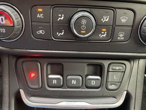 Used 2021 GMC Terrain SLT w/ Elevation Edition image 23