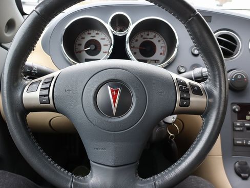 Used 2007 Pontiac Solstice Convertible w/ Premium Package image 6