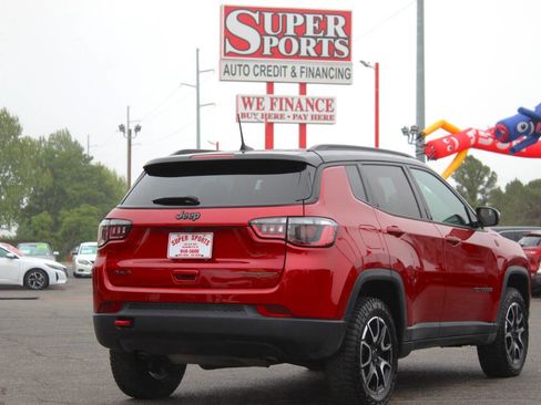 Used 2025 Jeep Compass Trailhawk AWD/4WD image 4