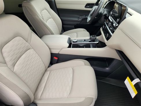 New 2025 Nissan Pathfinder SV image 10
