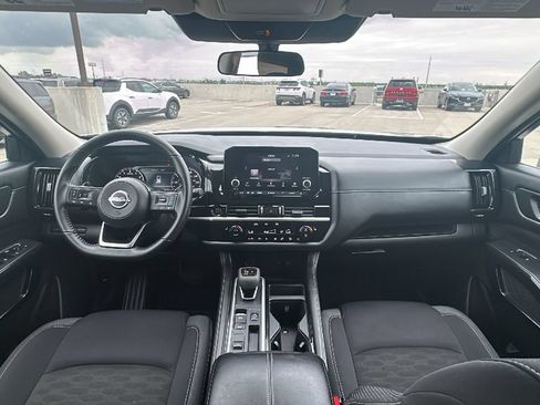 Used 2025 Nissan Pathfinder SV FWD image 21