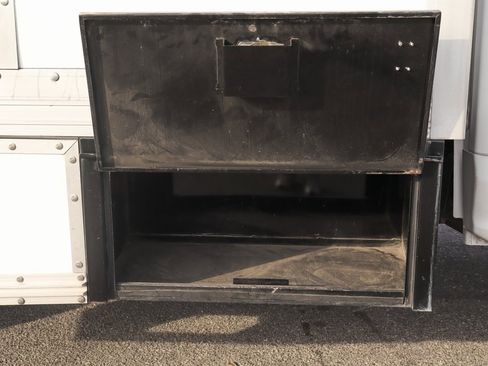 Used 2017 Ford F550 2WD Regular Cab Super Duty image 16