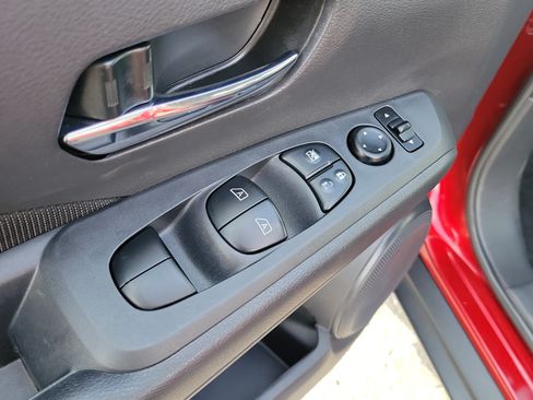 Certified 2021 Nissan Kicks SV FWD image 18