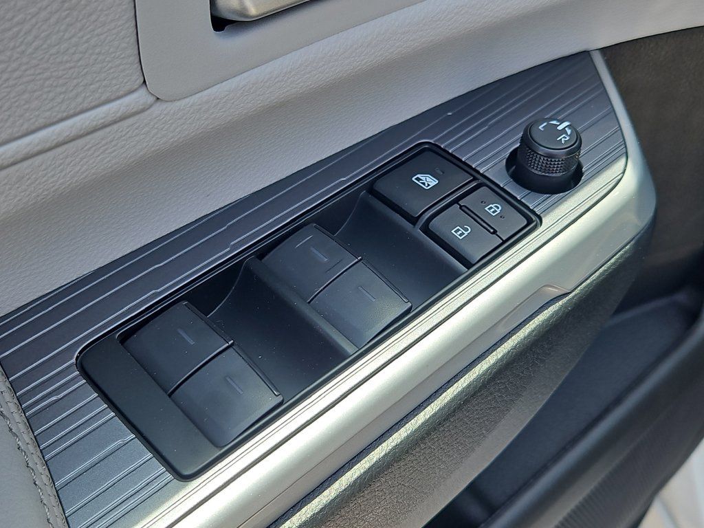 New 2026 Toyota Sienna XLE AWD/4WD image 20