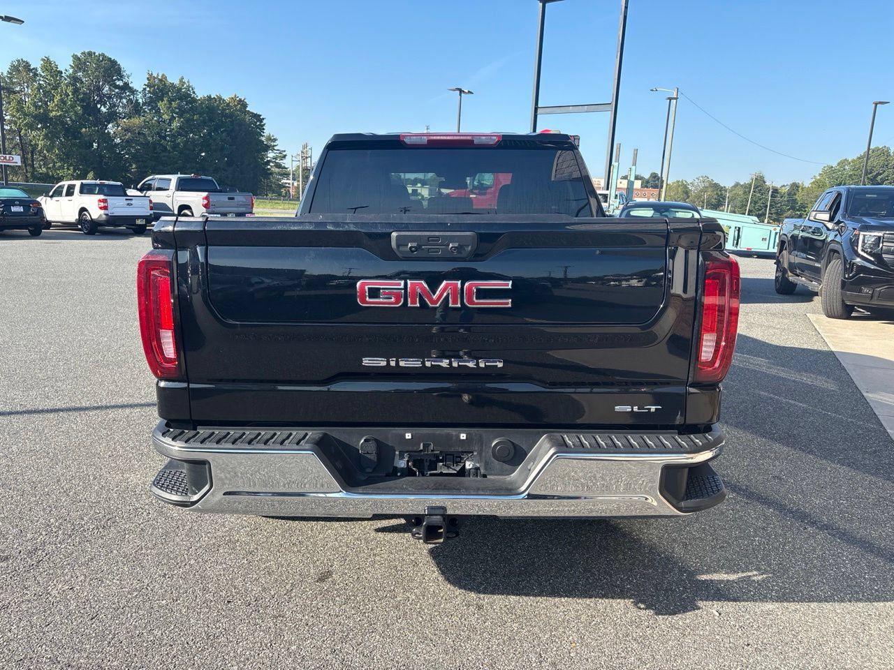 Used 2025 GMC Sierra 1500 SLT AWD/4WD image 8