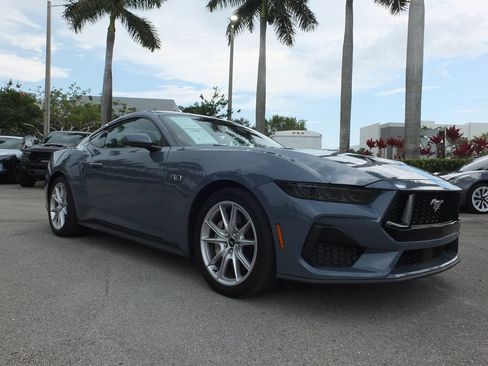 Used 2025 Ford Mustang GT Premium RWD image 2