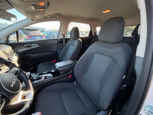 Used 2025 Kia Sportage LX AWD/4WD image 35