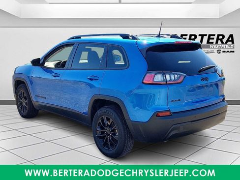 Certified 2023 Jeep Cherokee Altitude Lux AWD/4WD image 4