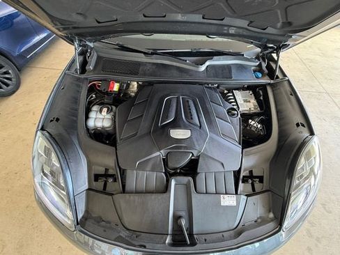 Used 2021 Porsche Cayenne Coupe image 20