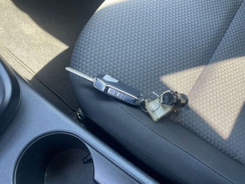 Used 2025 Kia Soul LX w/ LX Technology Package FWD image 21