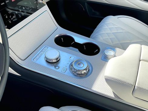 Used 2025 Genesis GV80 3.5T Prestige image 18