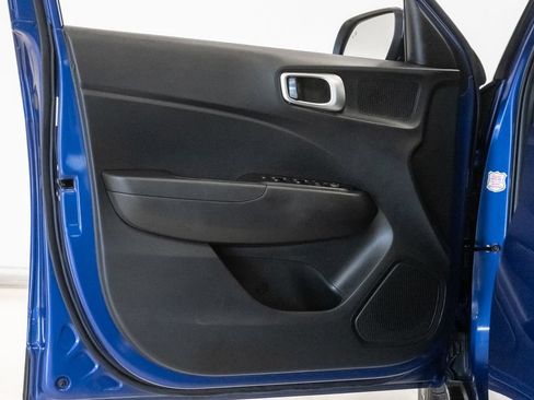 Used 2025 Hyundai Venue SEL FWD image 8