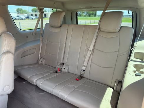 Used 2020 Cadillac Escalade ESV Premium Luxury image 17