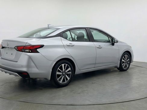 Used 2025 Nissan Versa SV image 9