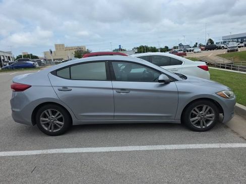 Used 2017 Hyundai Elantra SE FWD image 6