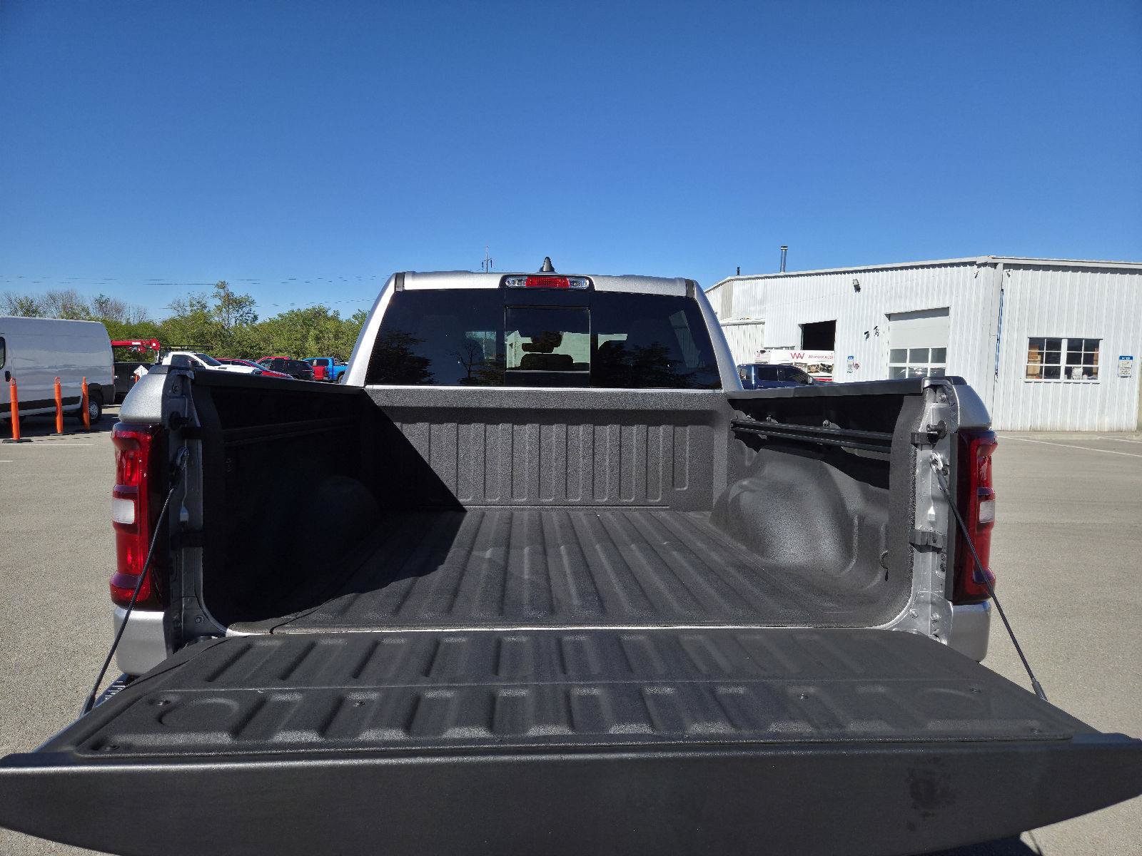Used 2025 RAM 1500 Warlock AWD/4WD image 31
