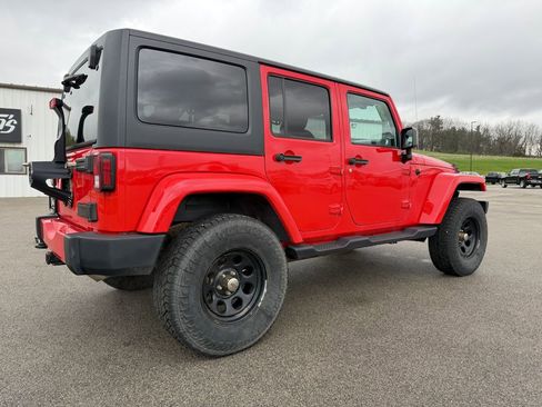 Used 2018 Jeep Wrangler Unlimited Sahara w/ Connectivity Group AWD/4WD image 4
