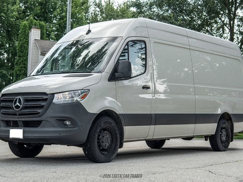 Used 2023 Mercedes-Benz Sprinter 2500 image 14