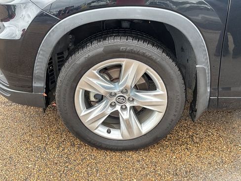 Used 2016 Toyota Highlander Limited FWD image 26