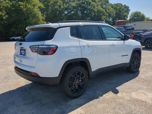 New 2026 Jeep Compass Latitude AWD/4WD image 3