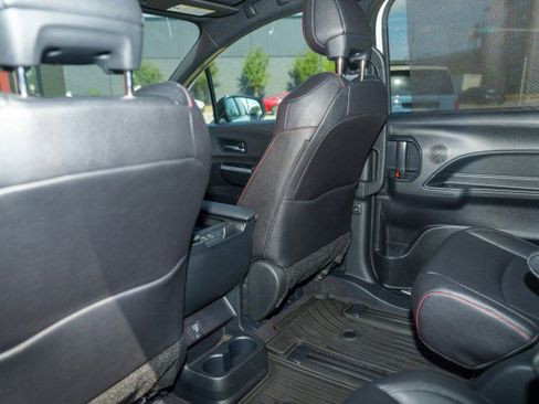 Used 2025 Toyota Sienna XSE w/ XSE Plus Package image 26