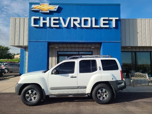 Used 2011 Nissan Xterra PRO-4X w/ Pro-4x Leather Pkg image 2