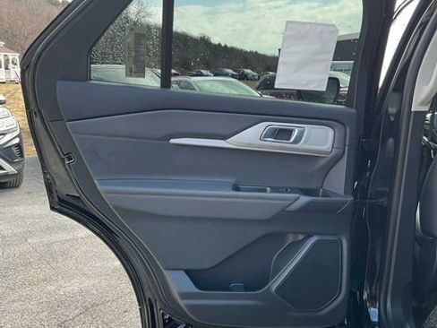 Used 2026 Ford Explorer Active AWD/4WD image 34