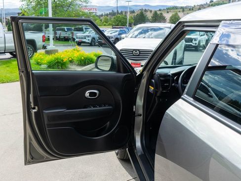 Used 2019 Kia Soul FWD image 15