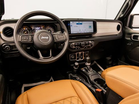 Used 2025 Jeep Wrangler Unlimited Sport AWD/4WD image 36