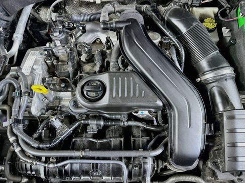 Used 2022 Volkswagen Taos SE FWD image 28