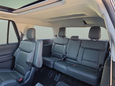 New 2026 Ford Expedition Active image 10