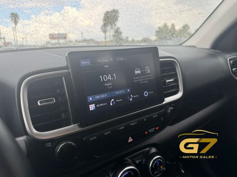 Used 2025 Hyundai Venue SEL FWD image 23